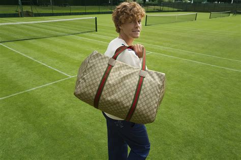 borsa da tennis gucci|Borsa da viaggio Gucci: il modello unico per Jannik Sinner.